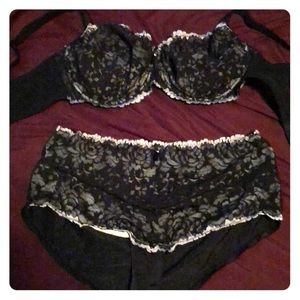 Lace Bra and panty set 36F bra and XL panties
